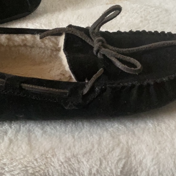 Classic Black Moccasin Slippers with Bow Detail - Picture 6 of 6